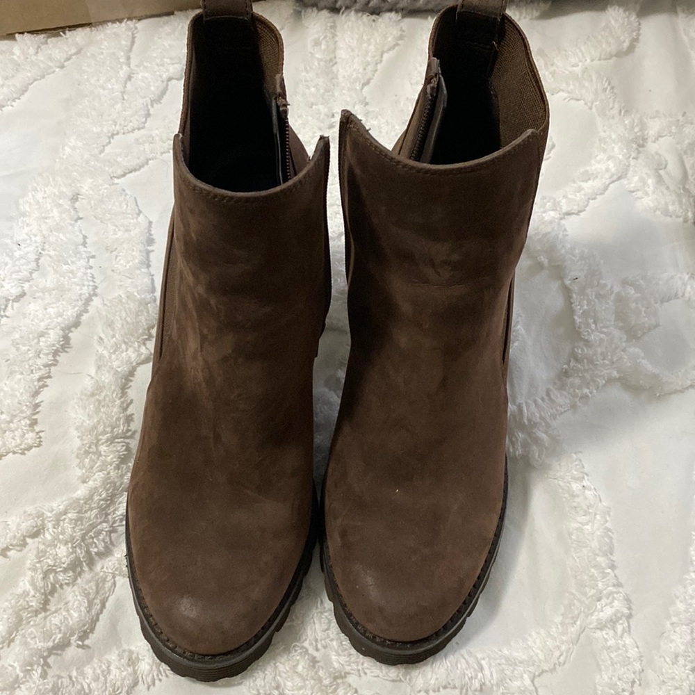 Size 8 Gibson Latimer Booties